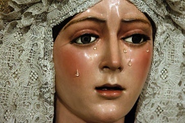 La Macarena vuelve al culto en la basílica tras la restauración